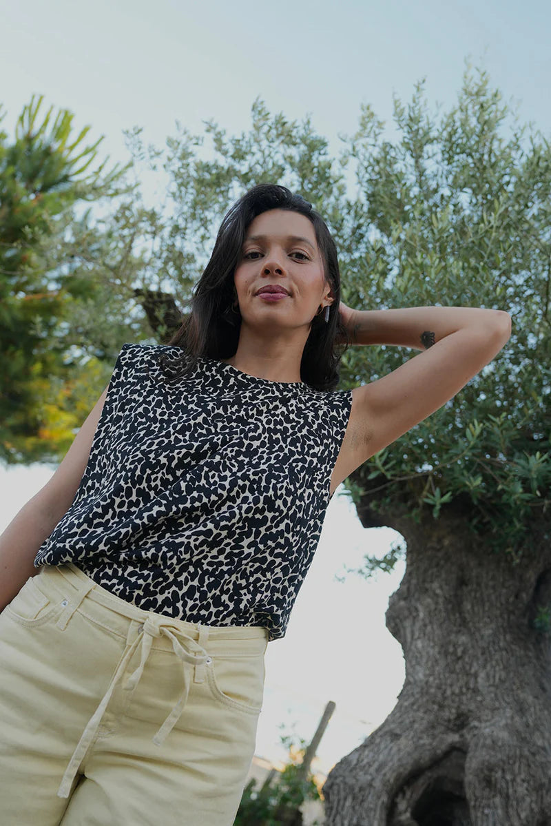 Leo Breastfeeding Top